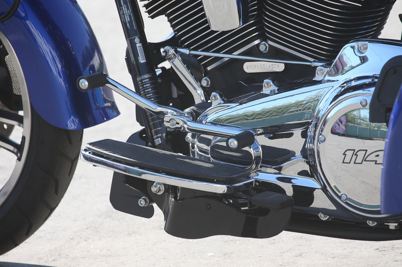 Тест Harley-Davidson Freewheeler: с третьим будешь? - Журнал "МОТО", Журнал Мото, Мото56