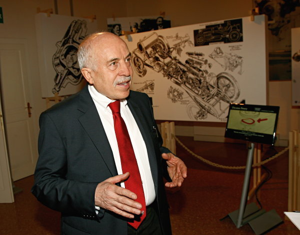 Технический директор Ducati Джанлуиджи Меньоли – инициатор проведения выставки «Десмо-история».