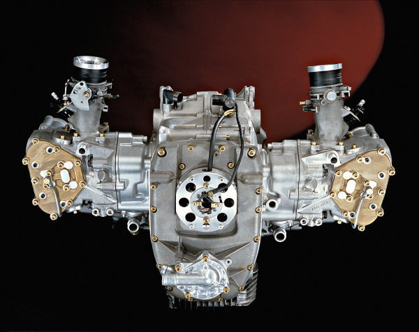 Двигатель BMW R1: оппозит с десмодромным приводом.