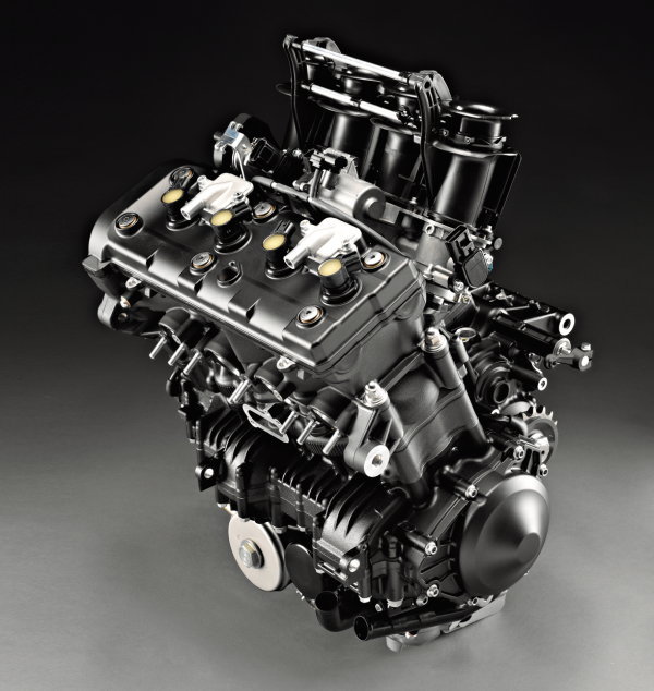 Уникальный двигатель с крестообразным коленвалом наделяет Yamaha YZF-R1 собственным характером и неповторимым голосом, а его &laquo;серединная&raquo; характеристика добавляет удобства в ежедневном трафике.