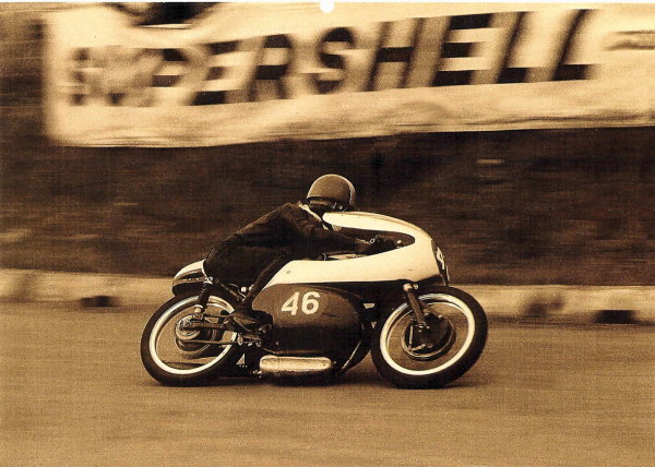 Тарквиньо Провини на 250-кубовом Moto Morini был близок к титулу чемпиона мира в начале 60-х годов.