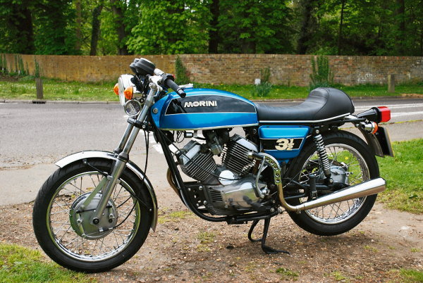 Morini 3½ — спортивно-дорожный мотоцикл с V-твином конструкции Франко Ламбертини.