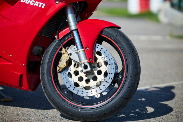 Четверть века прогресса. Сравнение Ducati 916 с Ducati Panigale V2 - Журнал "МОТО", Журнал Мото, Мото56