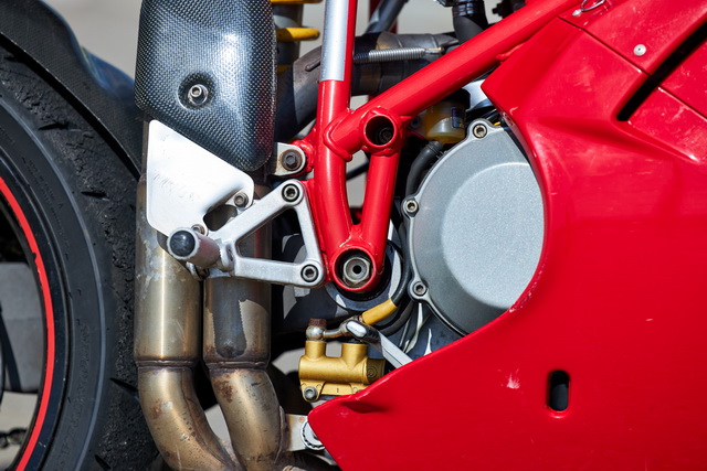 Четверть века прогресса. Сравнение Ducati 916 с Ducati Panigale V2 - Журнал "МОТО", Журнал Мото, Мото56
