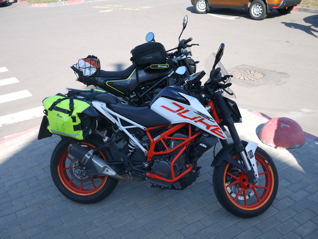 Гастротуризм. Путешествие на KTM 390 Duke и Husqvarna Svartpilen 401 по минеральным источникам Кавказа — фотография 2