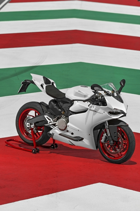 Ducati 899 Panigale на треке Imola!