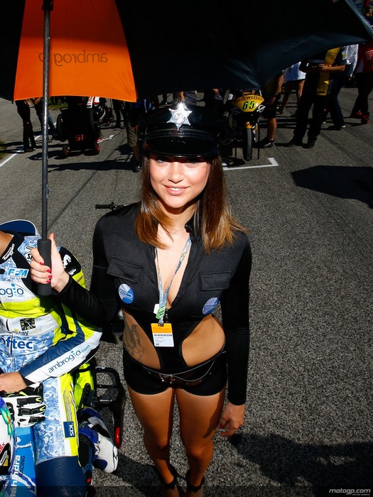 paddock-girls-misano-34.jpg