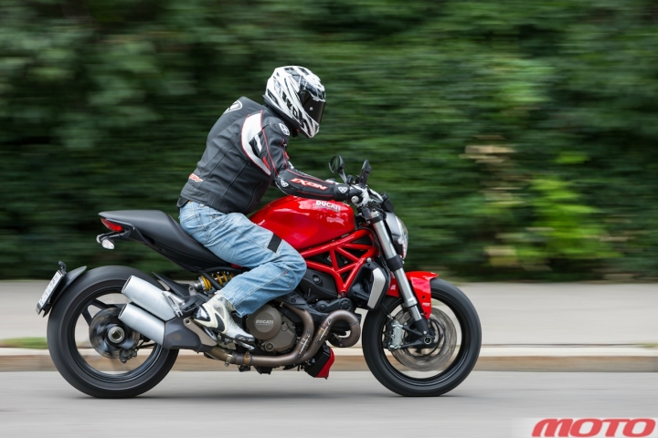 ducati-BMW-1200-1.jpg