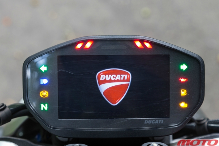 ducati-BMW-1200-2.jpg