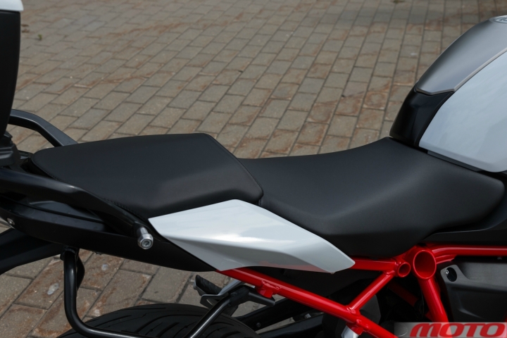 ducati-BMW-1200-5.jpg