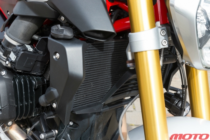 ducati-BMW-1200-6.jpg
