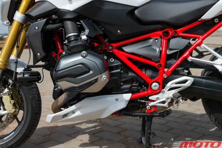 ducati-BMW-1200-7.jpg
