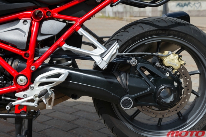 ducati-BMW-1200-8.jpg