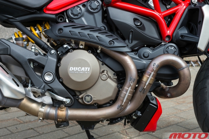 ducati-BMW-1200-16.jpg