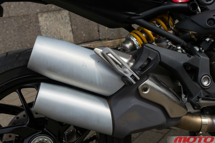 ducati-BMW-1200-17.jpg