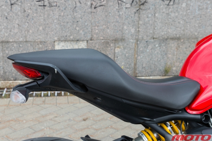 ducati-BMW-1200-19.jpg