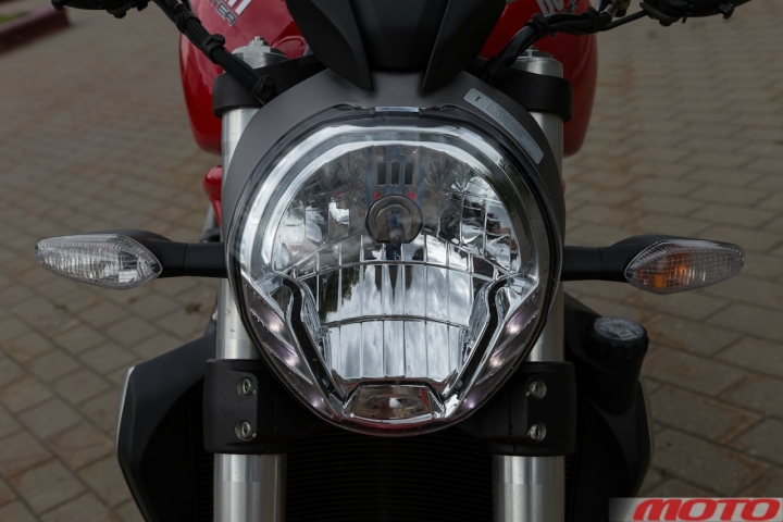 ducati-BMW-1200-21.jpg