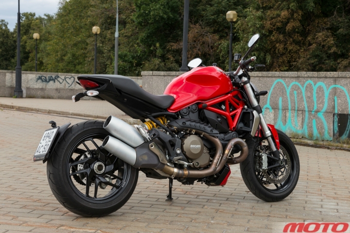 ducati-BMW-1200-22.jpg