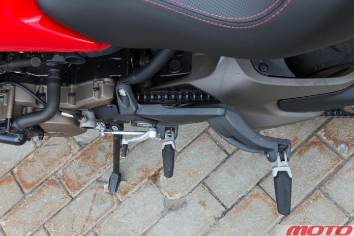 ducati-BMW-1200-26.jpg