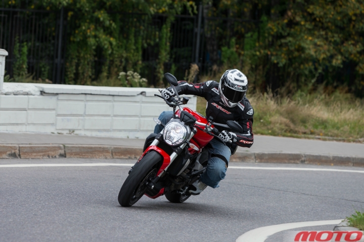 ducati-BMW-1200-32.jpg