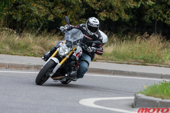 ducati-BMW-1200-33.jpg