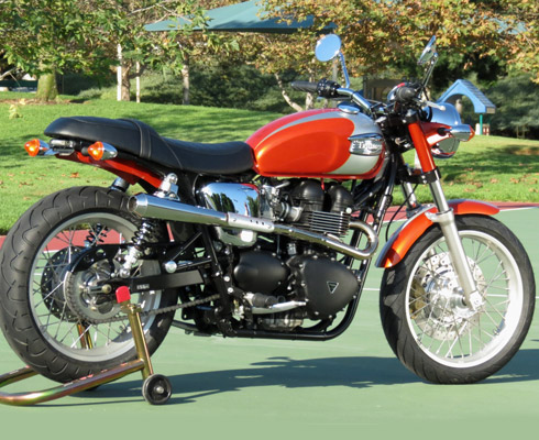 Triumph Bonneville святого отца Рейнхарта