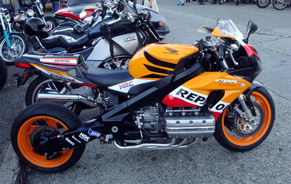 Спортбайк Honda GoldWing