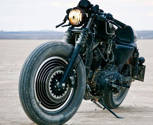 Sportster XL883N Роланда Сендса по заказу Technics