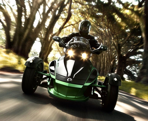 Родстер Can-Am Spyder воспламеняется на ходу?