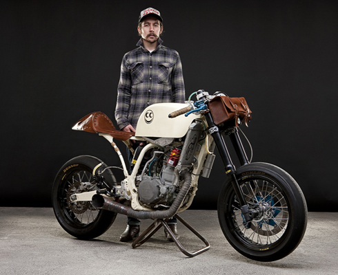 YZ450F превращается… превращается… в элегантный «кафе»