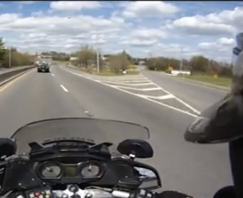 Нарушитель не смог уйти от американского копа на BMW R1200RT
