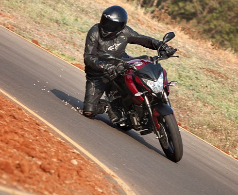 Bajaj Pulsar 200NS DTSi – Спортбайк №1 в Индии