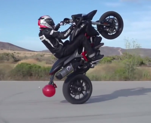 Game of Hype #1: «Вилли-баттл» вместе с Ducati Hypermotard