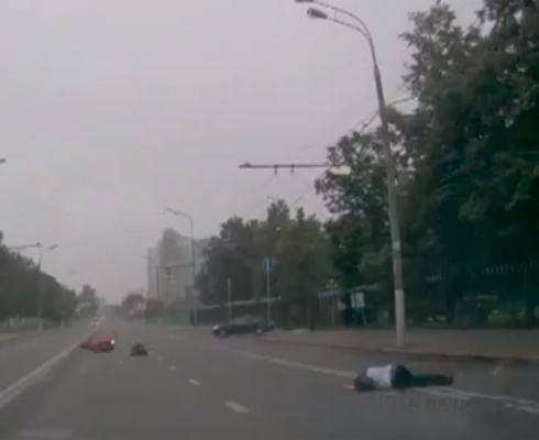 Мотоциклист сбил пешехода, нарушившего ПДД