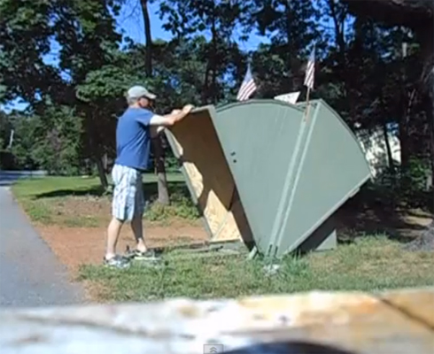 dBike Shelter: Деревянный гараж для мотоцикла