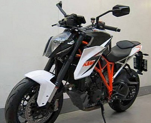 Фото KTM 1290 Super Duke R уже в сети