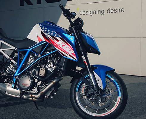 KTM подготовила 1290 Superduke R для патриотов США