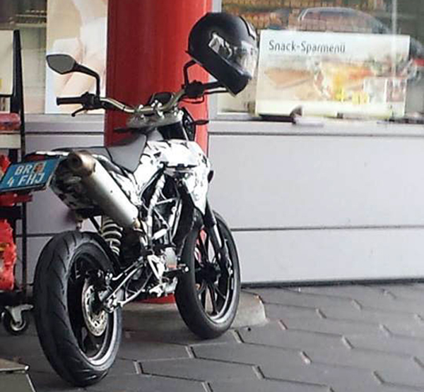 Мотард на базе KTM 390 Duke замечен в Австрии