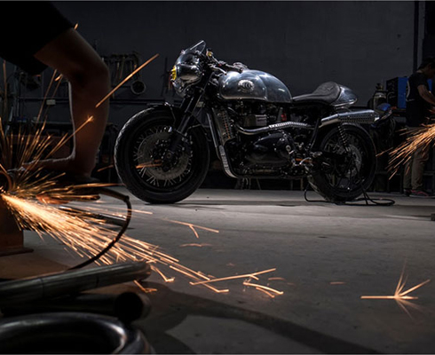 Triumph Thruxton: «Стимпанк гонщик»