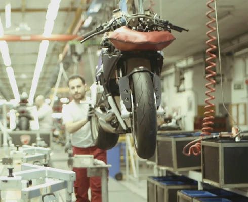 На сборочной линии Ducati Panigale Superleggera