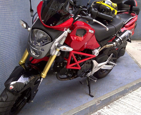 Мини-монстр Ducati из Honda Grom
