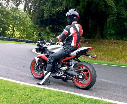 Первые фото Triumph Street Triple RX