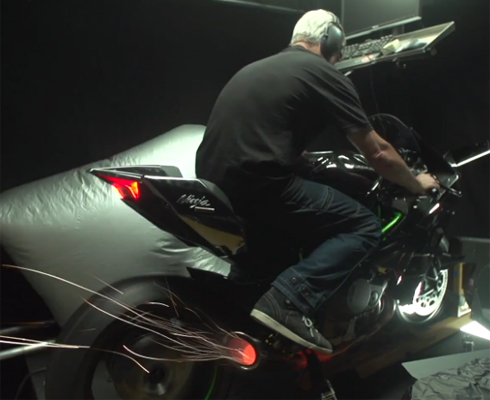 Kawasaki Ninja H2R на диностенде