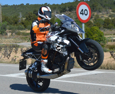 В Испании замечен туристический кроссовер KTM