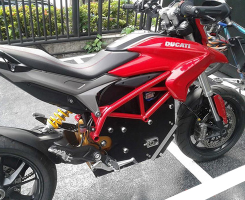 Ducati Hypermotard с нулевым выхлопом