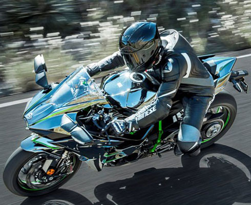 Круга почета Kawasaki Ninja H2R по острову Мэн
