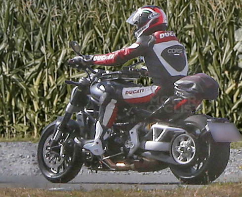 Ducati Diavel превращается…