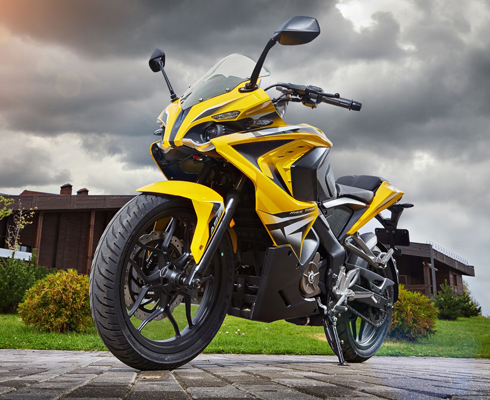 Старт продаж Bajaj RS 200 в России