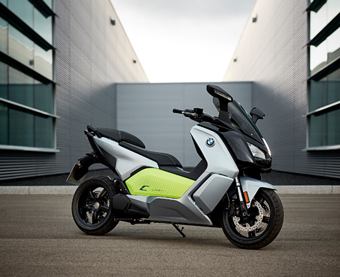 Компания BMW готовит новинки к осенним салонам