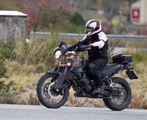 Спалился: KTM готовит младший внедорожник 790 Adventure